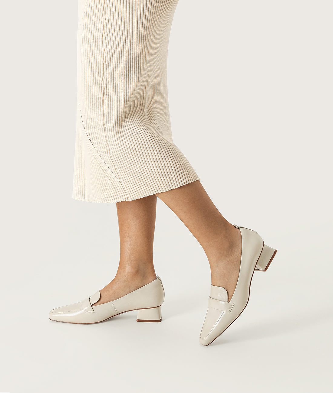 7or9 Vanilla Cream 5.0 Creamy White Sheepskin Shoes with Snowflake Diamond Buckle