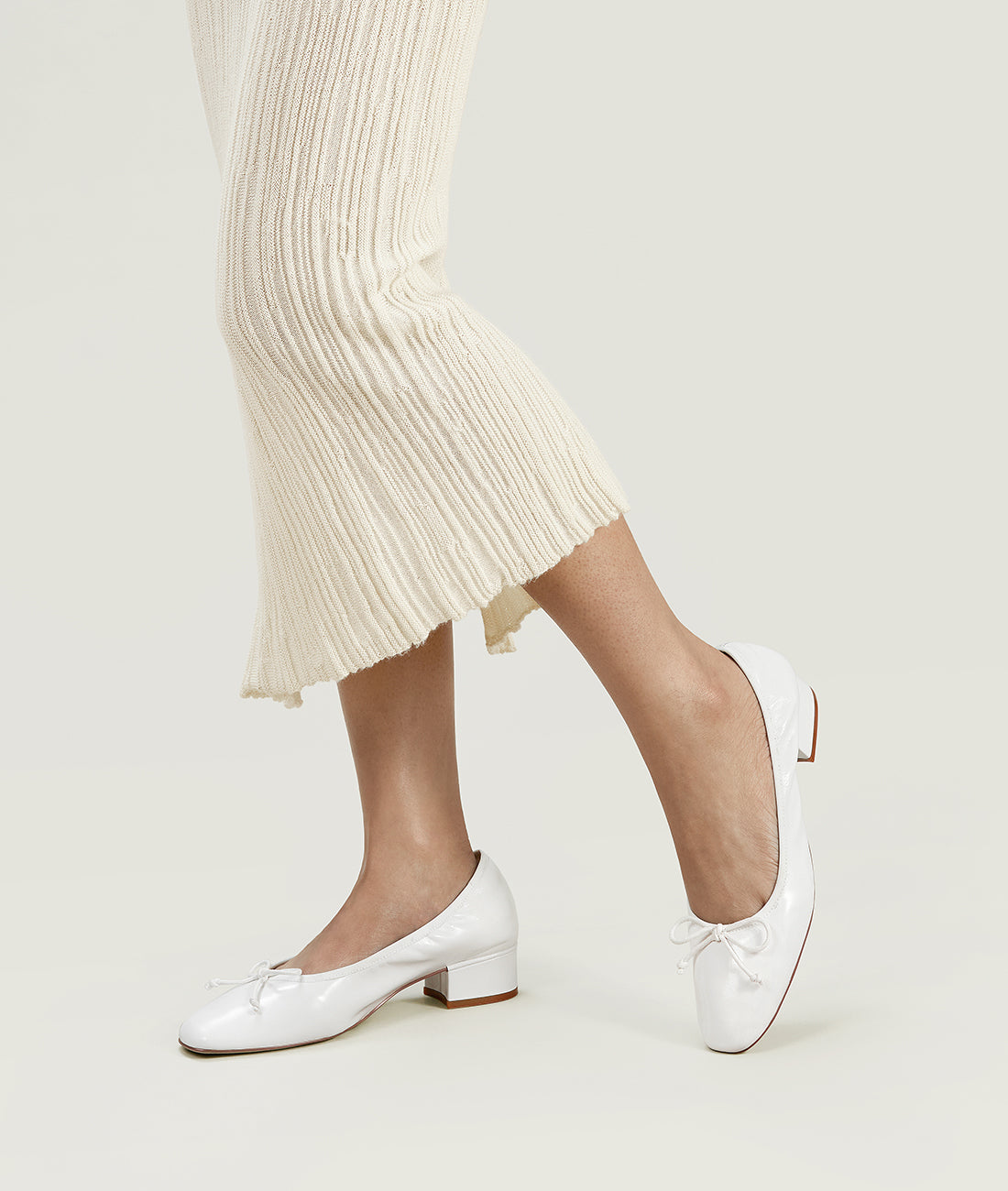 Milk Roll Air-touch Foam Round-toe white Ballet Shoes with bow