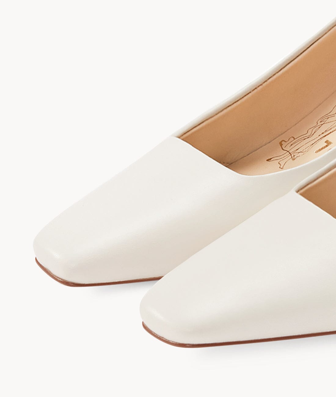 AIR-TOUCH FOAM 7CM white HEELS - Yogurt Pumps 7or9