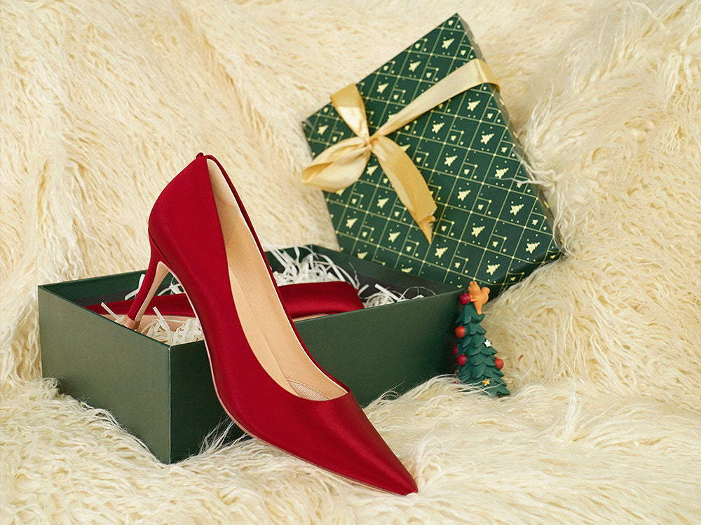 36 Best Christmas Gifts for Women 2023 – Footwear News