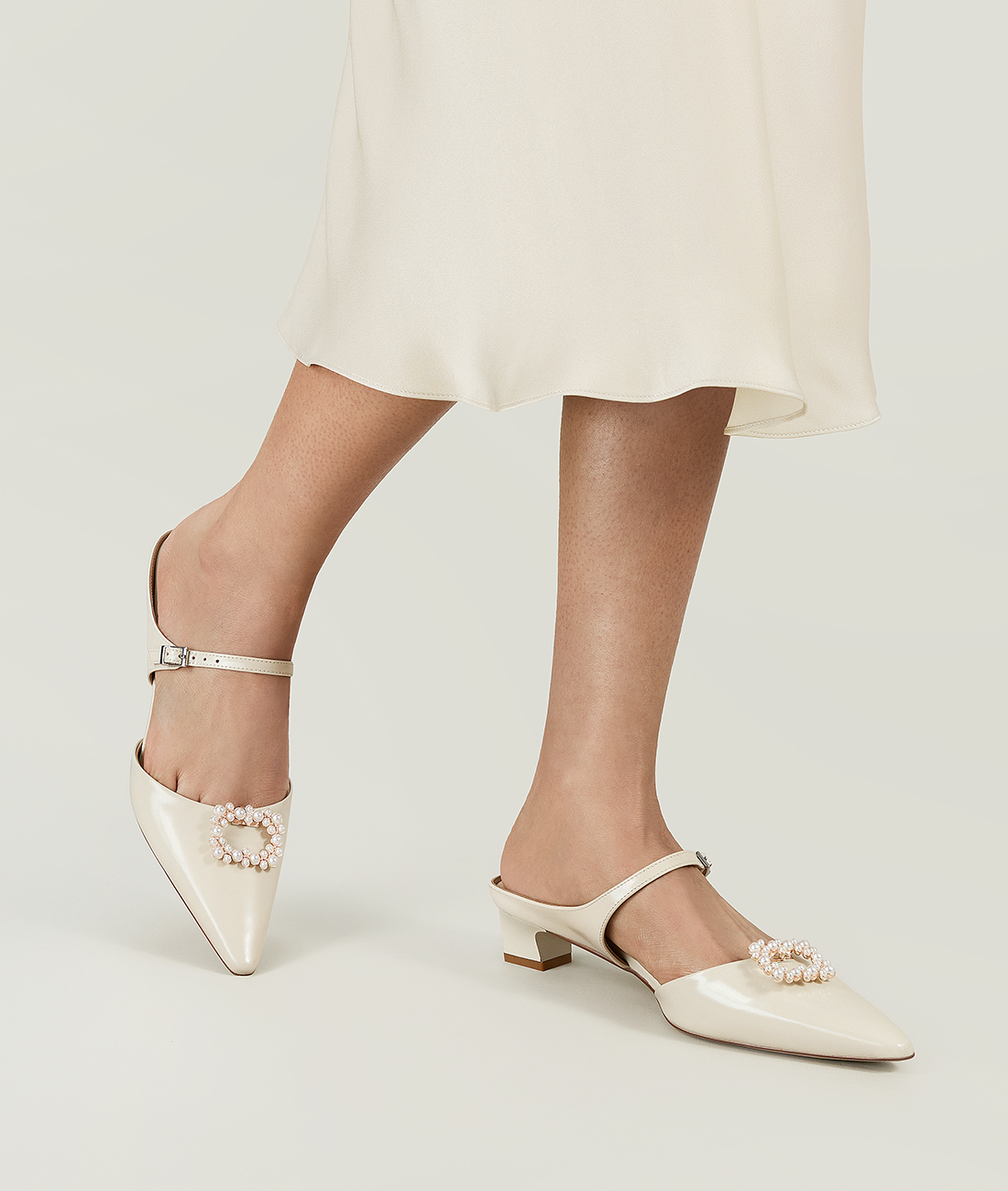 7or9 White Champaca 4.0 Comfort Air-touch Foam Lambskin Upper Slingbacks for Women with 35mm/1.38" Kitten Heels