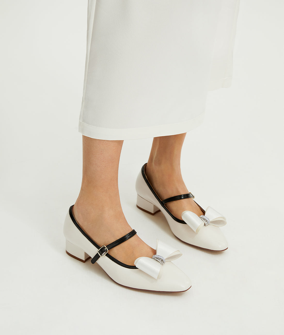 Silk Bow Buckle - White